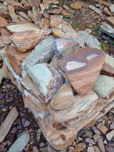 Златолит жёлтый, жёлто-зелёный глыбки и валуны для ланшафтного дизайна купить в Нижневартовске