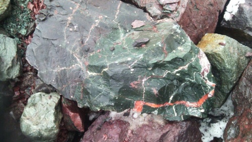 Гигантские зелёные валуны для ландшафтного дизайна весом более 5 тонн купить в Нижневартовске