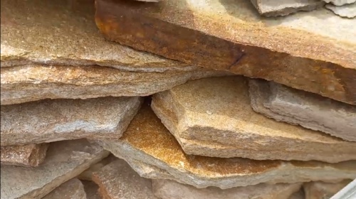 Плитняк златолит жёлтый золотистый для отмостки купить в Нижневартовске