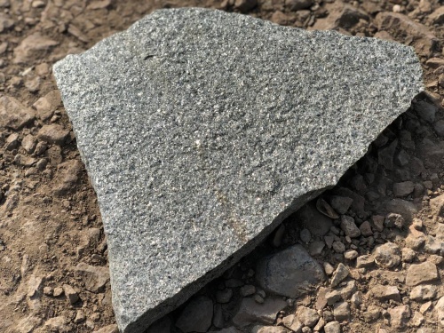 Плитняк златолит Уральский для цоколя, отмостки купить в Нижневартовске