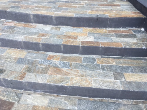 Плитка из Златолита Уральского для лестницы купить в Нижневартовске