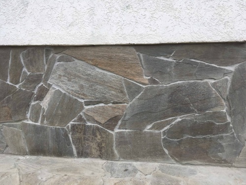 Плитняк златолит Уральский для цоколя, отмостки купить в Нижневартовске