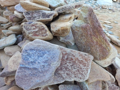 Златолит жёлтый, жёлто-зелёный глыбки и валуны для ланшафтного дизайна купить в Нижневартовске