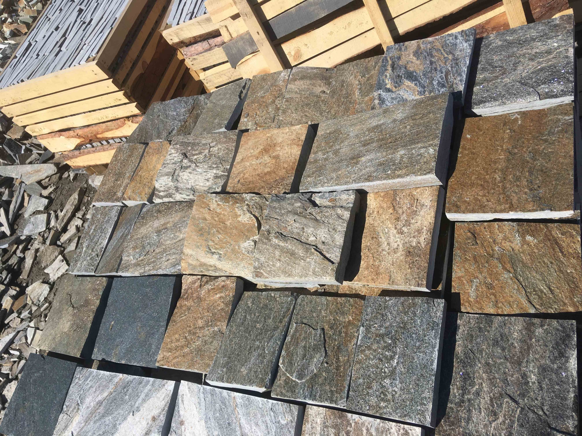 Плитка пилёная златолит Уральский для цоколя, отмостки купить в Нижневартовске