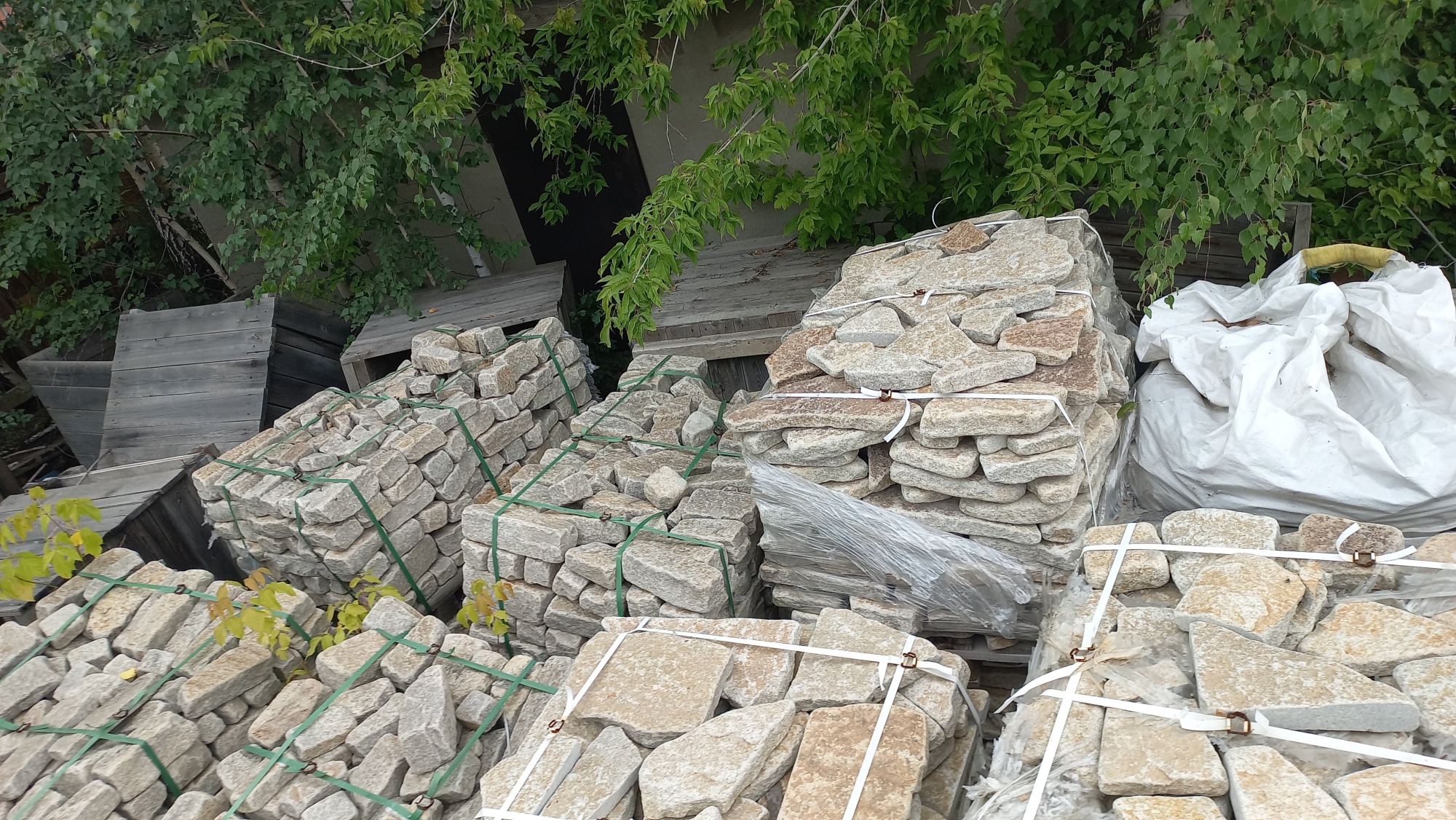 Плитняк гранитный галтованный купить в Нижневартовске