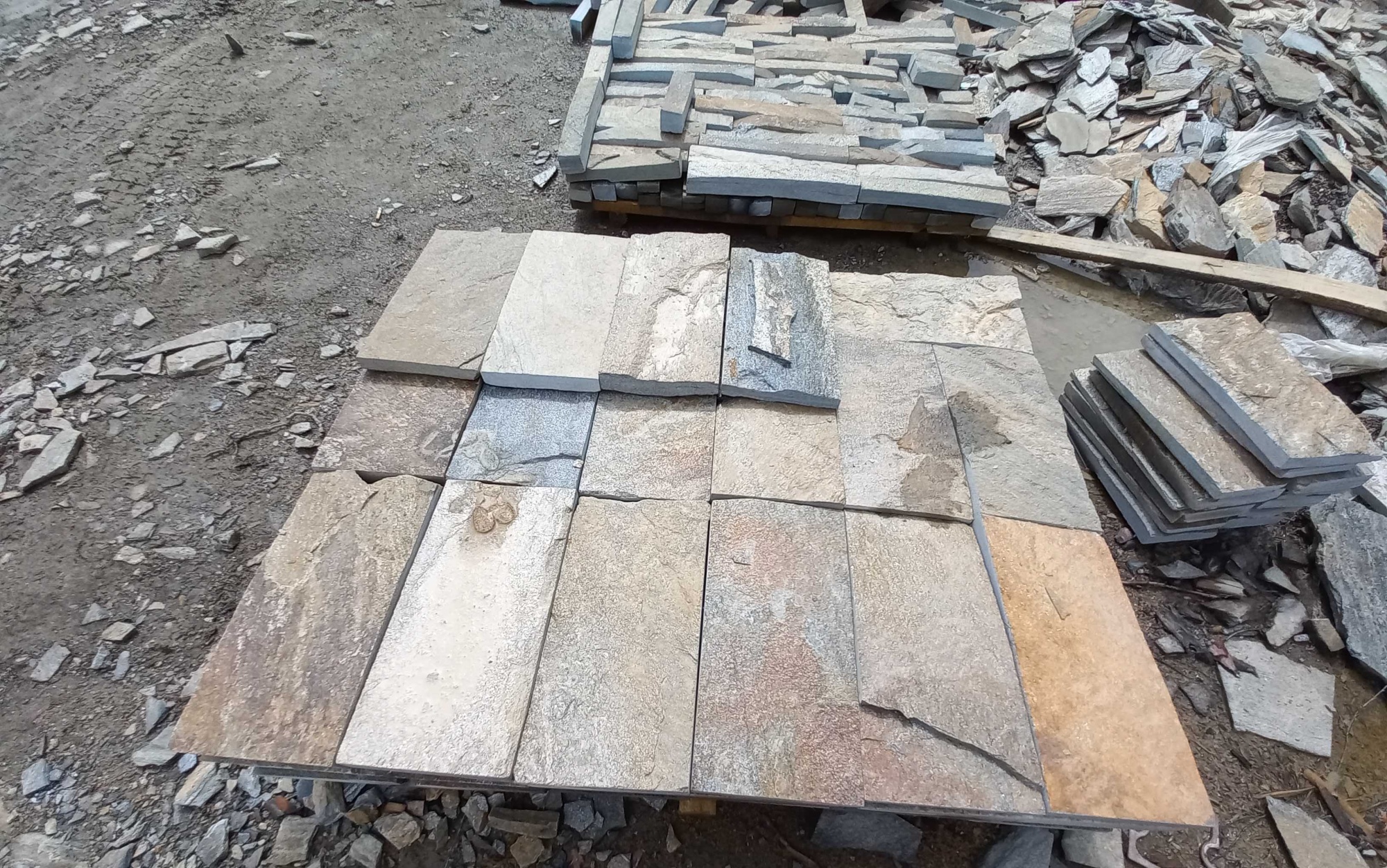 Плитка пилёная златолит Уральский для цоколя, отмостки купить в Нижневартовске