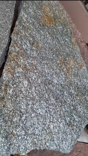 Плитняк златолит серебристый для цоколя, отмостки купить в Нижневартовске