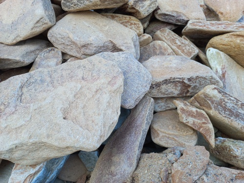 Златолит жёлтый, жёлто-зелёный глыбки и валуны для ланшафтного дизайна купить в Нижневартовске