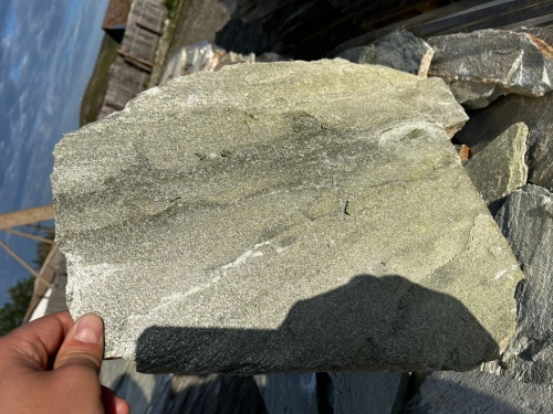 Плитняк златолит зелёный для цоколя, отмостки купить в Нижневартовске