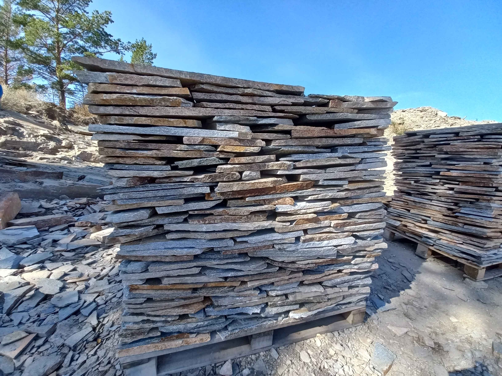 Плитняк златолит серебристый для фасада купить в Нижневартовске