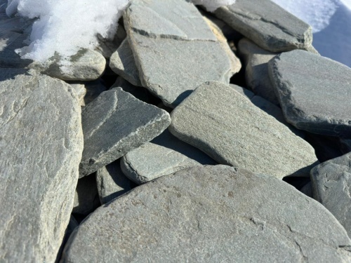 Плитняк златолит зелёный галтованный для фасада купить в Нижневартовске