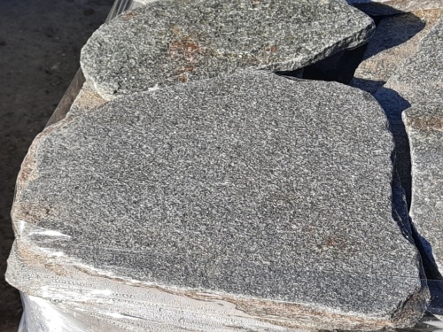 Златолит серебристый галтованный для лестниц купить в Нижневартовске