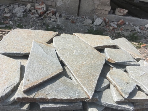 Златолит серебристый галтованный для лестниц купить в Нижневартовске